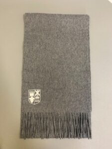 a picture of the white logo High School of Dundee scarf